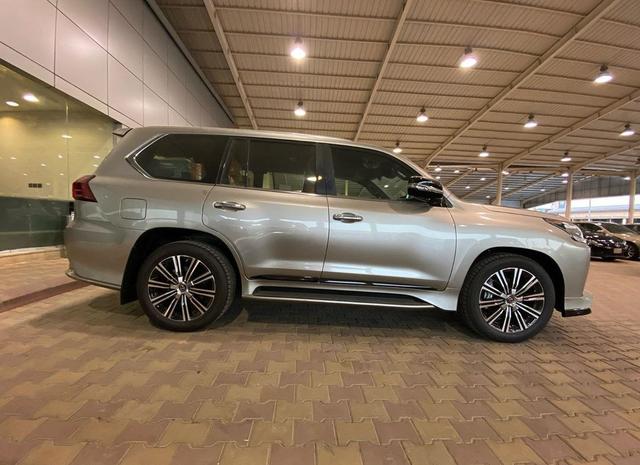 雷克萨斯lx570图片，新款雷克萨斯LX570实拍解析