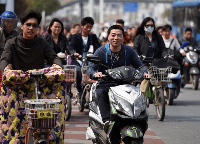 电动车充电怎么充最好？电动车电池的正确充电方法