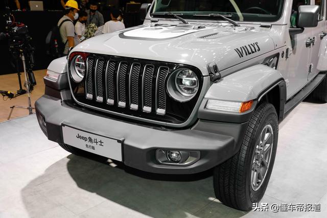 jeep车价格新款，Jeep角斗士上市售价50.99万元