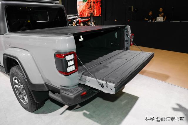 jeep车价格新款，Jeep角斗士上市售价50.99万元