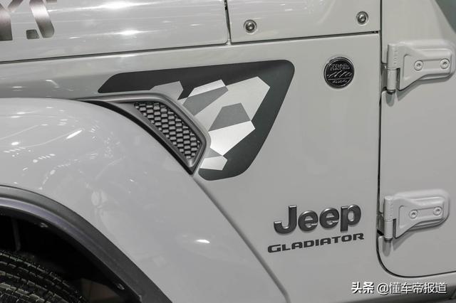 jeep车价格新款，Jeep角斗士上市售价50.99万元