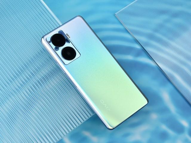 vivo y77手机怎么样？vivo y77测评值得购买吗