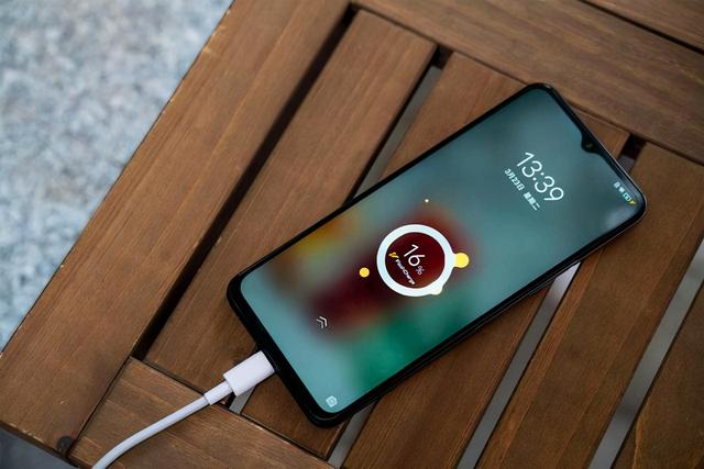 为什么手机充电慢？手机充电慢充不进去电是怎么回事