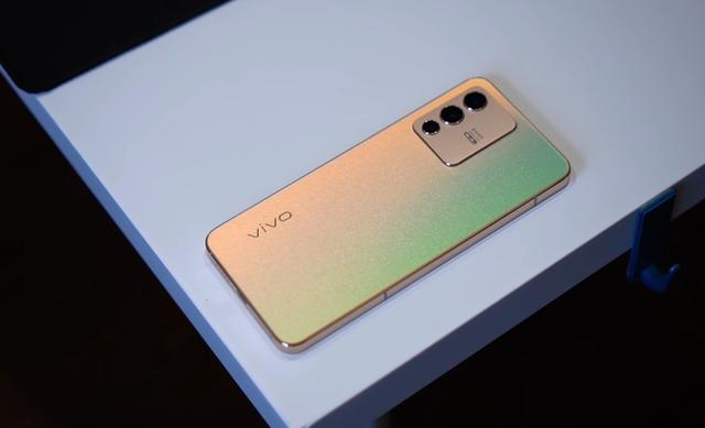 vivos12手机参数配置详情，vivo s12 值得入手吗？