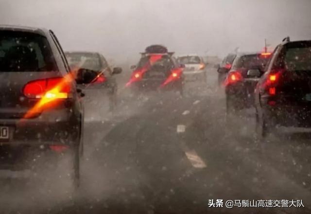 雨天开车注意事项，下雨天新手开车注意什么？