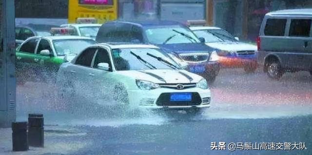 雨天开车注意事项，下雨天新手开车注意什么？