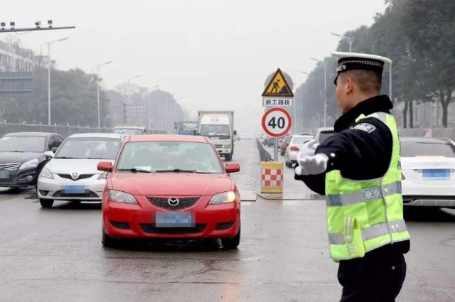 为什么不建议新手开自动挡？自动挡和手动挡出事故率哪个高