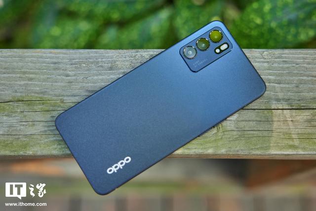 OPPO reno7 pro参数配置，2022年opporeno7pro值得入手吗？