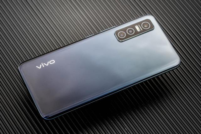 vivoy73s参数配置，vivo y73s值不值得入手