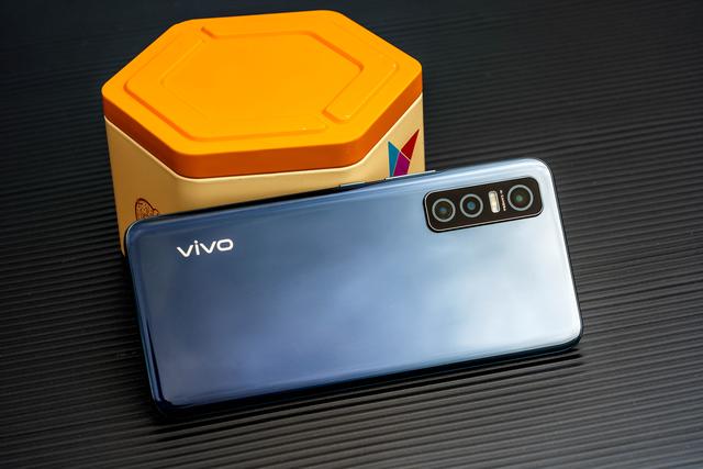 vivoy73s参数配置，vivo y73s值不值得入手