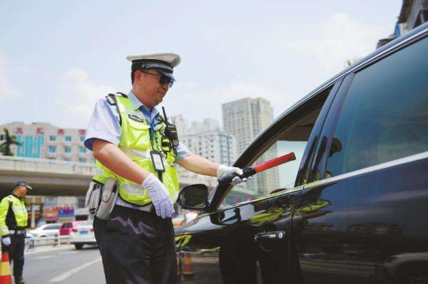 喝一杯啤酒算酒驾吗？喝完啤酒后多久开车才不会是酒驾