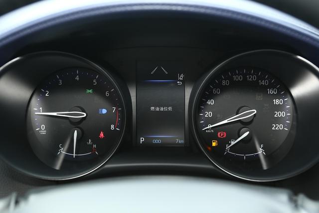 丰田c-hr2022款报价及图片新款，丰田c-hr2.0lcvt舒适版解读低配车