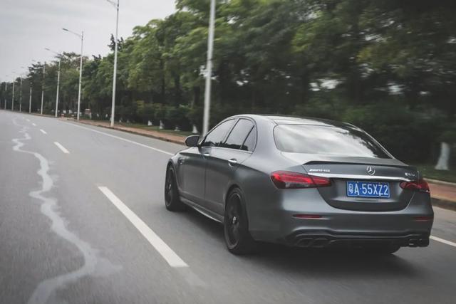 奔驰e63amg 报价，试驾评测奔驰全新e63amgs